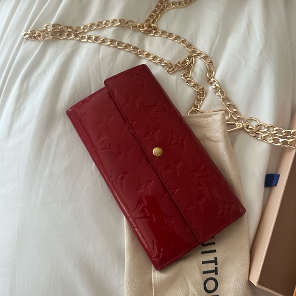 Louis Vuitton Vernis Sarah Wallet/Crossbody with Gold Chain in Cherry Red - Picture 2 of 16